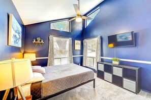 6 bedrooms, desk, iron/ironing board, travel cot - Family Oasis | 6BR + Pool + Big Backyard (Humble)