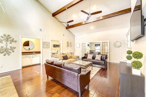 Unclassified image, 4 of 47, button