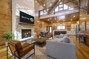Smart TV, fireplace, video games - Luxury Cabin with Hot Tub, Pool Table & Arcade! (Broken Bow)