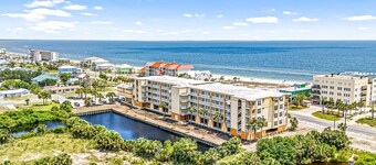Fourth Floor Condo with Shared Pool, Ocean View, High-Speed WiFi, & Washer/Dryer