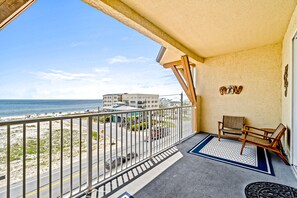 Property grounds - Fourth Floor Condo with Shared Pool, Ocean View, High-Speed WiFi, & Washer/Dryer (Mexico Beach)