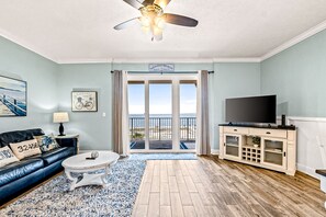 TV, DVD player - Fourth Floor Condo with Shared Pool, Ocean View, High-Speed WiFi, & Washer/Dryer (Mexico Beach)