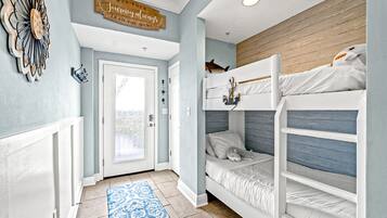 2 chambres, fer et planche Ă repasser, Internet gratuit, draps fournis