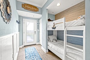 2 bedrooms, iron/ironing board, free internet, bed sheets - Fourth Floor Condo with Shared Pool, Ocean View, High-Speed WiFi, & Washer/Dryer (Mexico Beach)