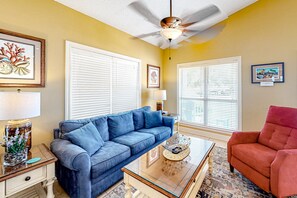 TV - Dog-Friendly Attractive Home w/Fast WiFi, Private Saltwater Pool, & Central AC (Destin)