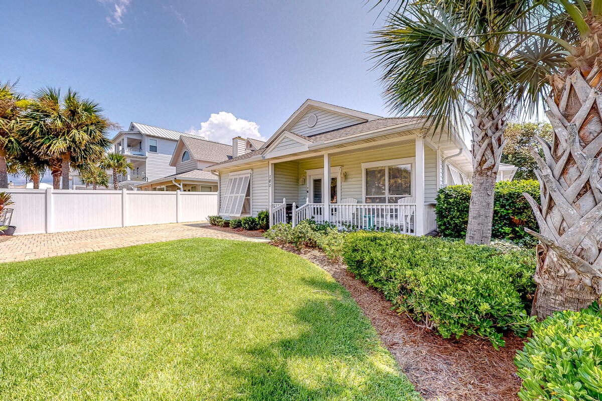 Dog-Friendly Attractive Home w/Fast WiFi, Private Saltwater Pool, & Central AC