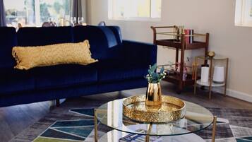 Una Smart TV, una oficina