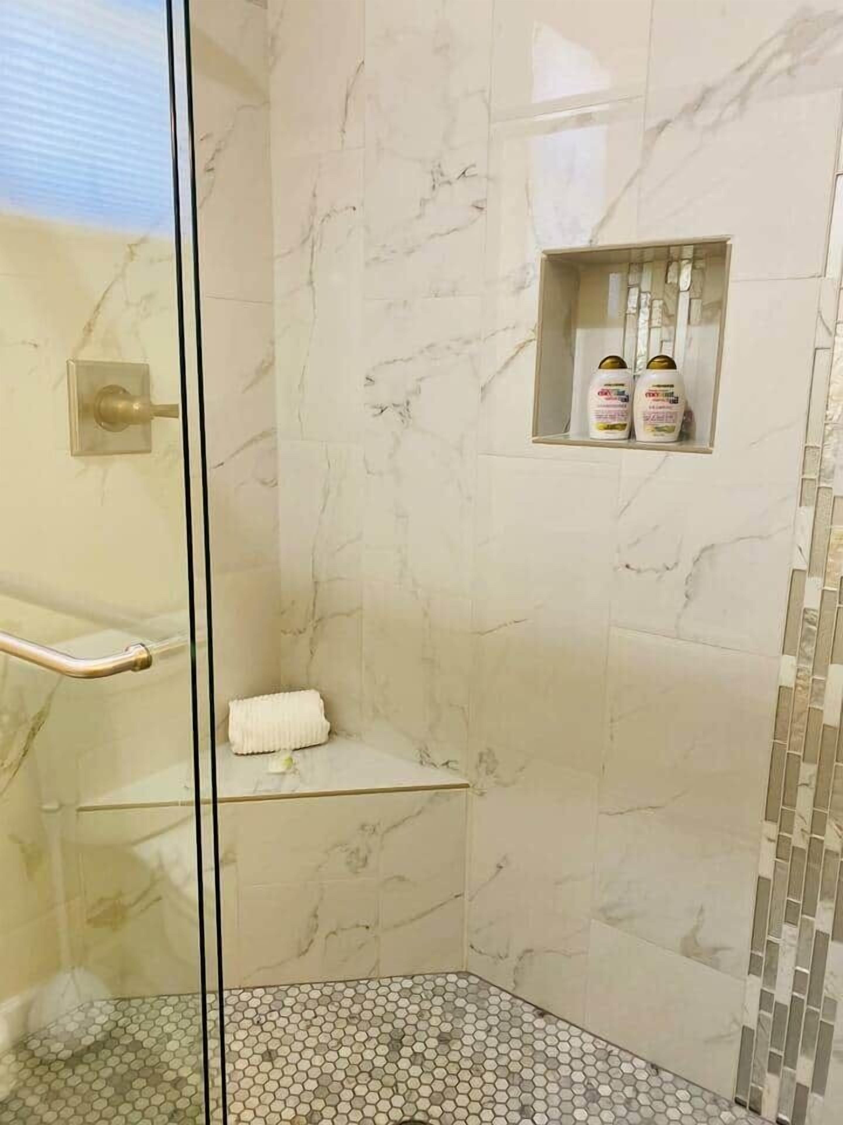 Combined shower/bathtub, hair dryer, towels, soap