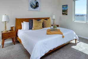3 bedrooms, desk, iron/ironing board, WiFi