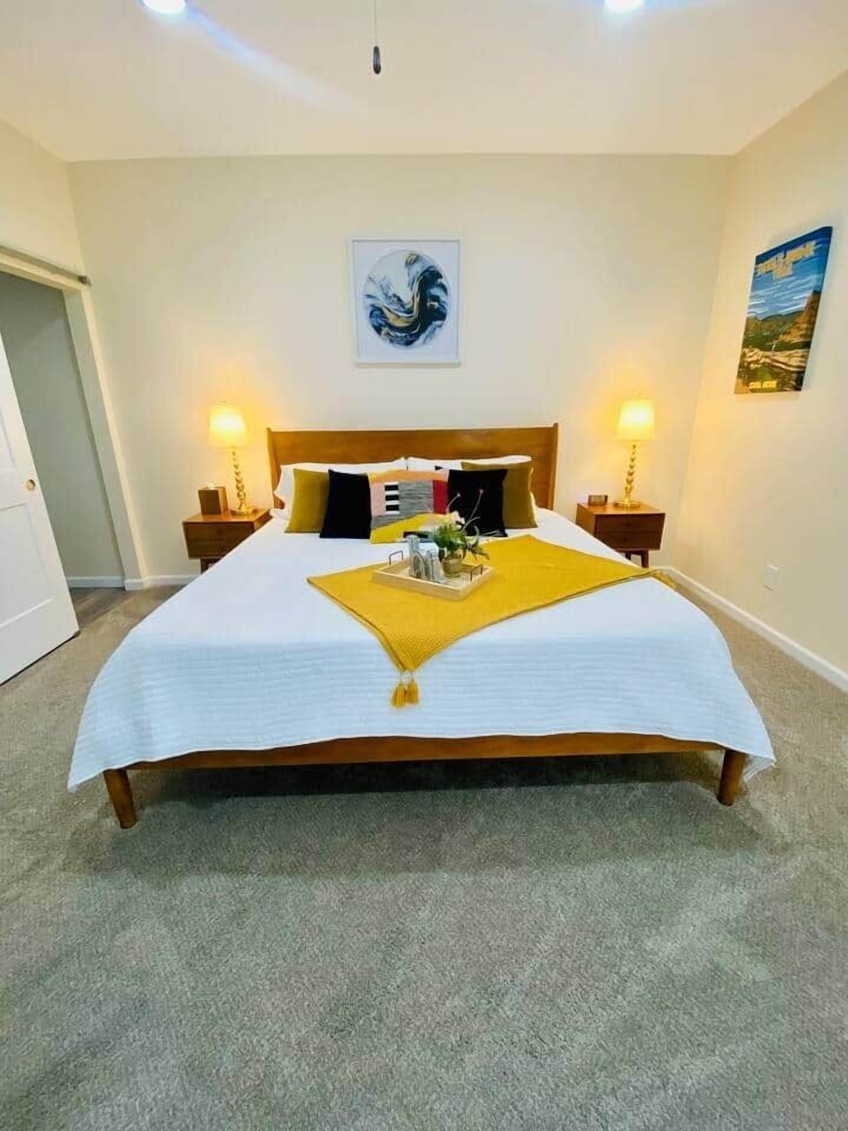 3 slaapkamers, een bureau, een strijkplank/strijkijzer, wifi