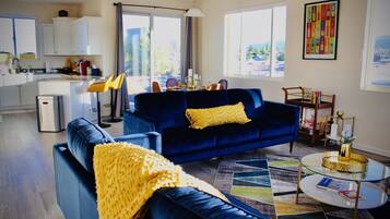 Una Smart TV, una oficina