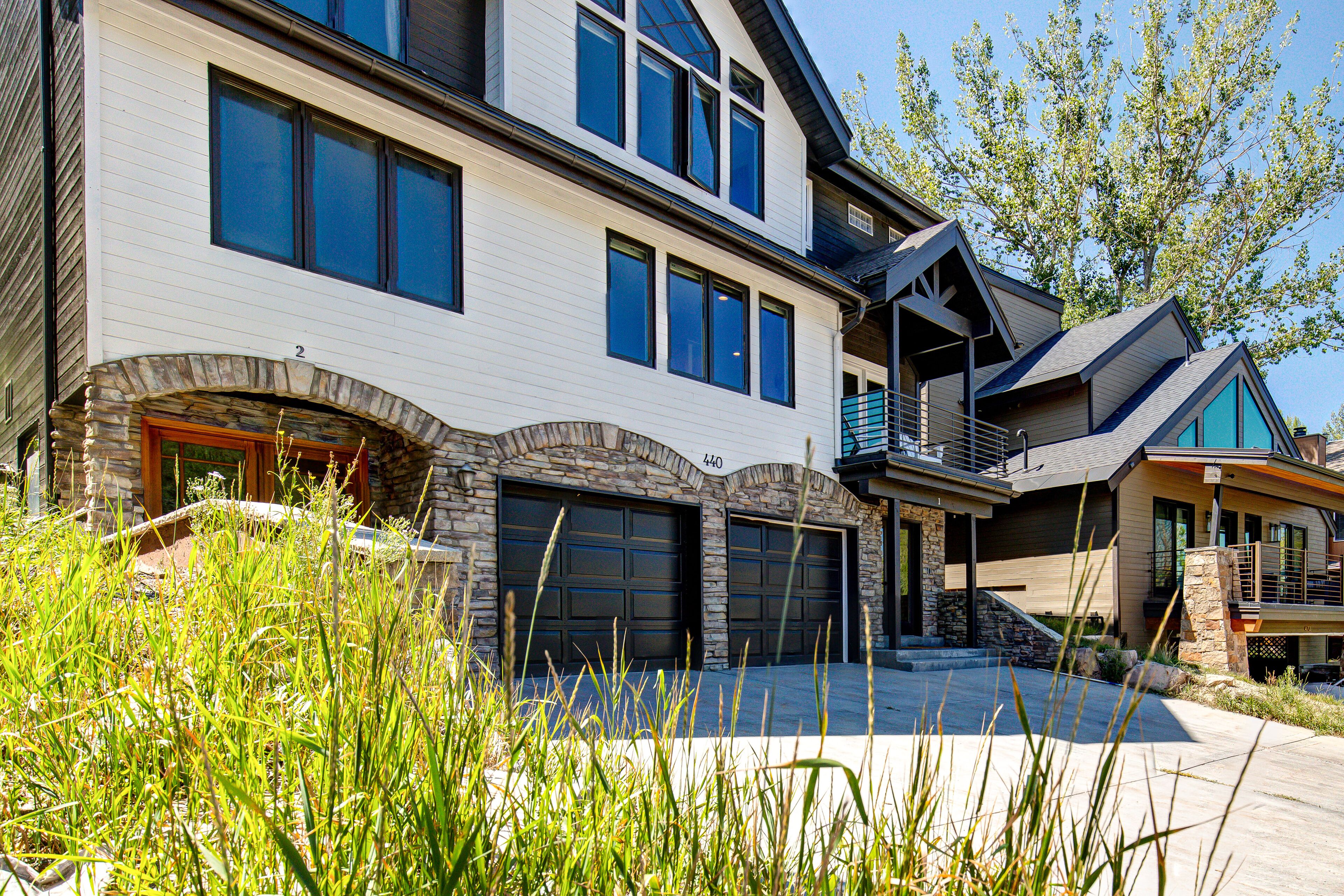 Sophisticated townhome with private hot tub, fireplaces, fast WiFi, & W/D