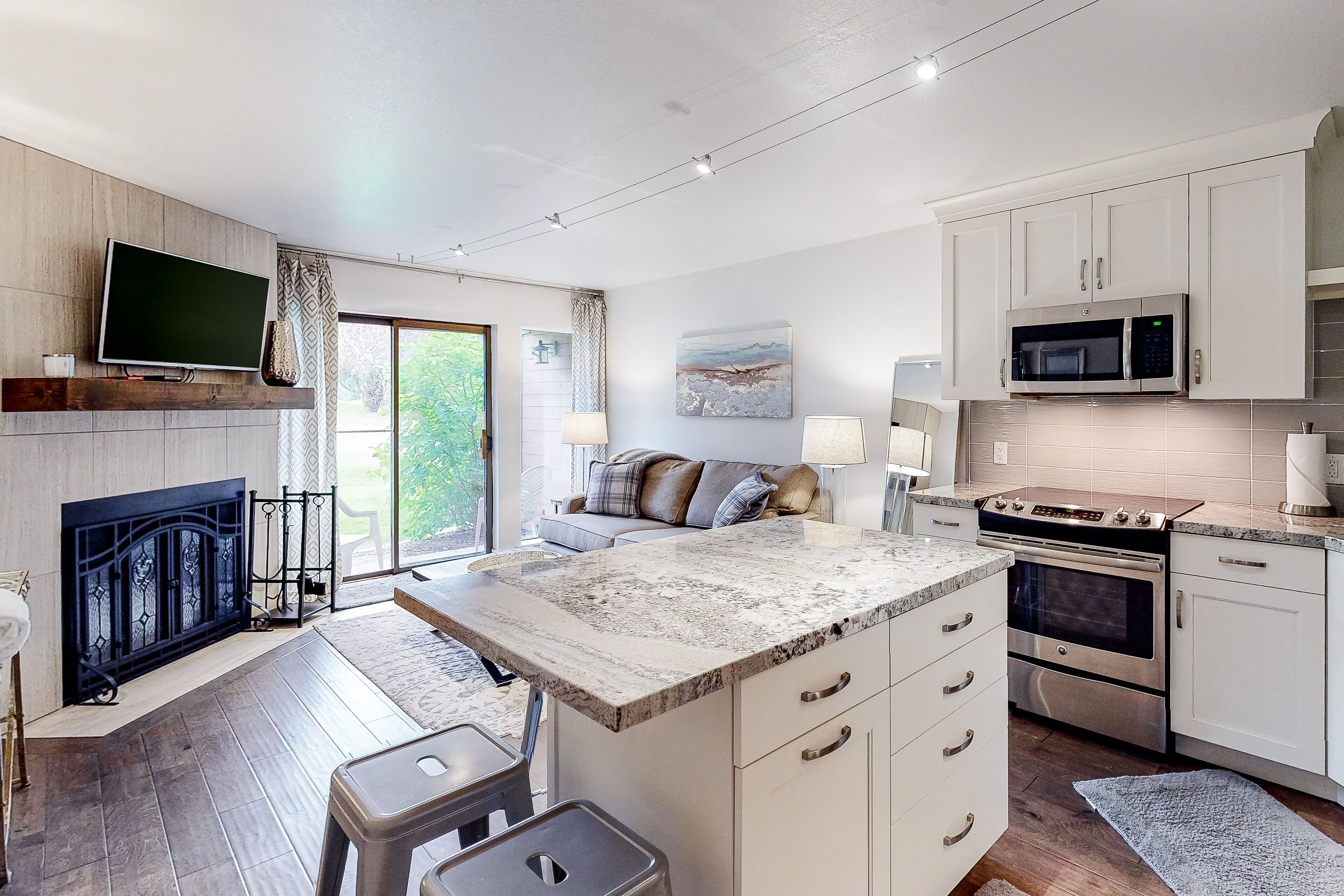 冰箱、微波炉、烤箱、炉灶