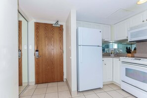 Coffee/tea maker, fridge, microwave, oven