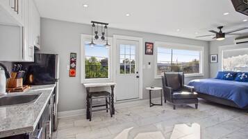 3 habitaciones, tabla de planchar con plancha, cuna de viaje y wifi