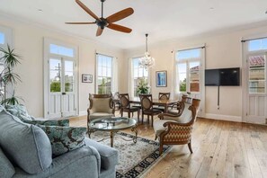 Televisión, oficina