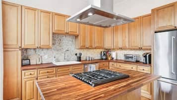 KĂŒhlschrank, Mikrowelle, Ofen, Herdplatte