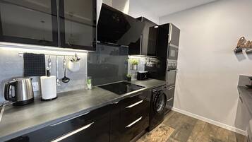 Refrigerador, microondas, horno y parrilla de estufa