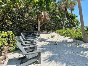 Unclassified image, 4 of 25, button