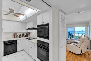 Fridge, microwave, stovetop, dishwasher - 7th Heaven by Duncan Real Estate (Longboat Key)