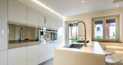 Stunning private villa for 11 people with WIFI, A/C, private pool, TV and terrace