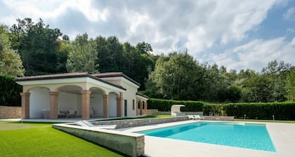 Wonderful private villa for 11 people with A/C, private pool, WIFI, TV and terrace