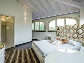 5 bedrooms, travel crib, free WiFi - Stunning private villa for 11 people with private pool, A/C, WIFI, TV and terrace (Asti)