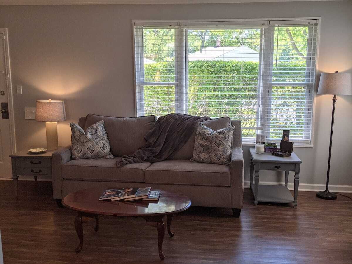 Charming Fully Furnished 2BD/1 BA Home in Homewood, IL