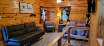 Cozy Cabin Down on the Farm 