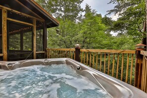 Outdoor spa tub - Tree Tops | Ellijay, GA (Ellijay)