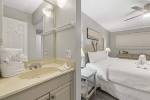 Badewanne, Haartrockner, Handtücher