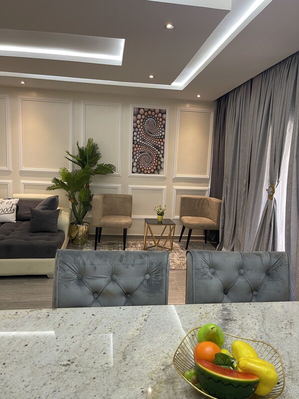 TV, stereo - Impeccable 4-Bed House in Victoria Garden City (Lekki)