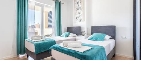 3 bedrooms, iron/ironing board, WiFi, bed sheets