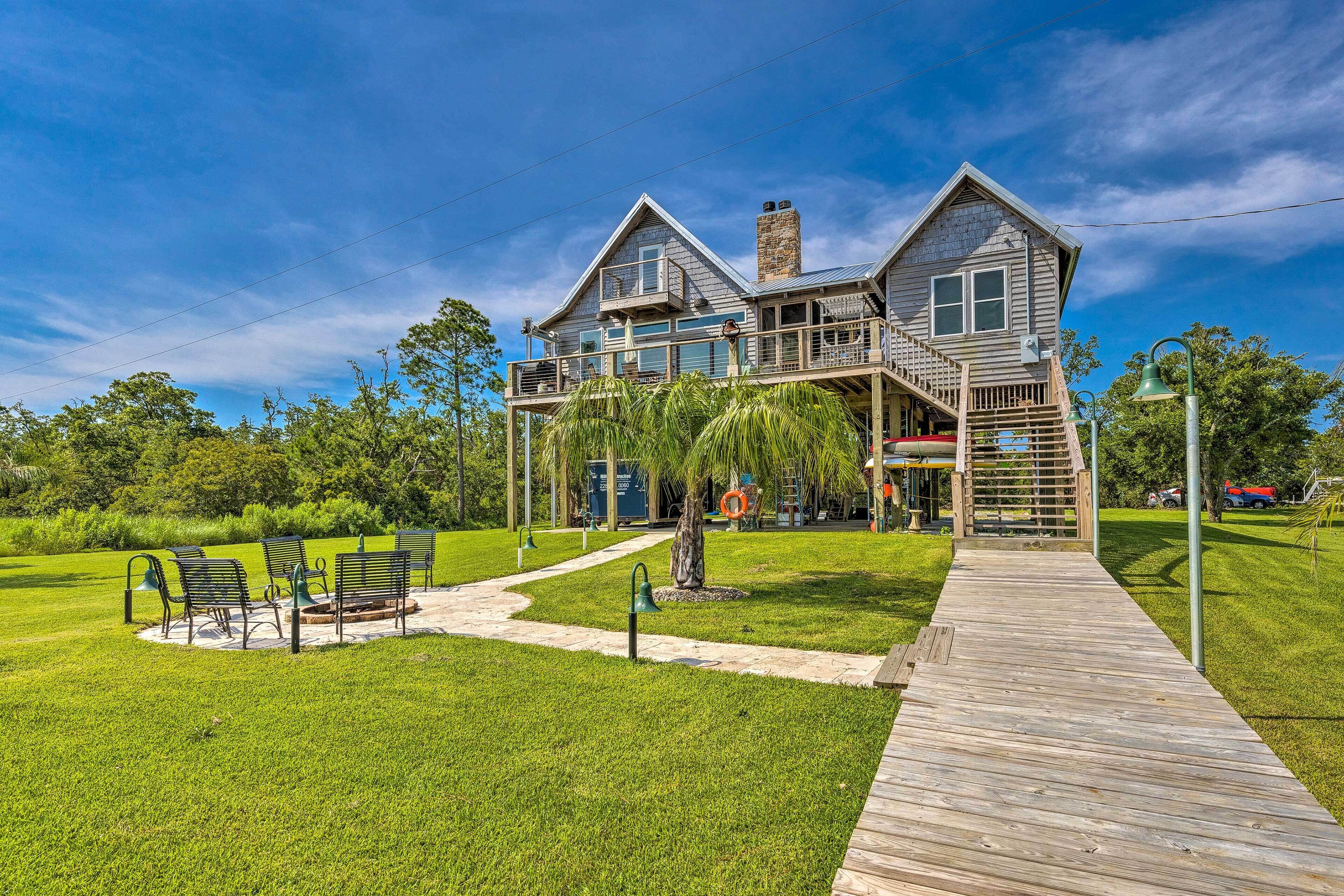 Spacious & Secluded Stilt Home on Fontaine Reserve