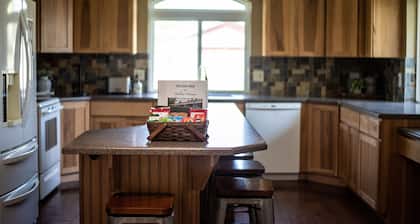 Highland Hideaway, Room for everyone, central to everything