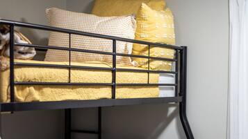 5 bedrooms, desk, iron/ironing board, travel crib