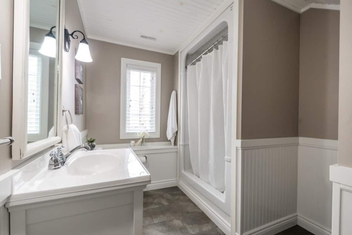 Combined shower/tub, hair dryer, towels, soap