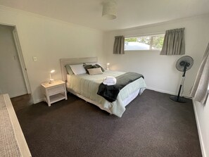 3 Schlafzimmer, Zimmersafe, Bügeleisen/Bügelbrett, Reisekinderbett