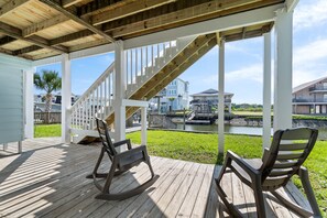 Terrace/patio - "The Doodle Dock" - Canal Home, 3 Bedrooms / 2 Bathrooms (Holden Beach)