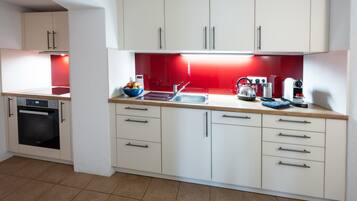 Kühlschrank, Ofen, Herdplatte, Geschirrspüler