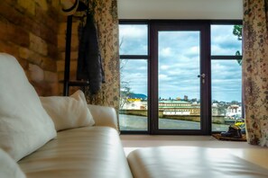 1 bedroom, travel crib, free WiFi, bed sheets - Romantic vacation apartment in a listed building - Villa del Viento***** (Neustadt an der Weinstraße)