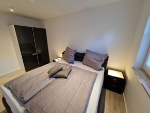3 slaapkamers, een bureau, reisbedje, wifi