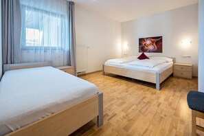 2 chambres, fer et planche à repasser, Wi-Fi gratuit, draps fournis