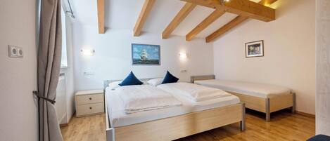 2 slaapkamers, een strijkplank/strijkijzer, gratis wifi, beddengoed