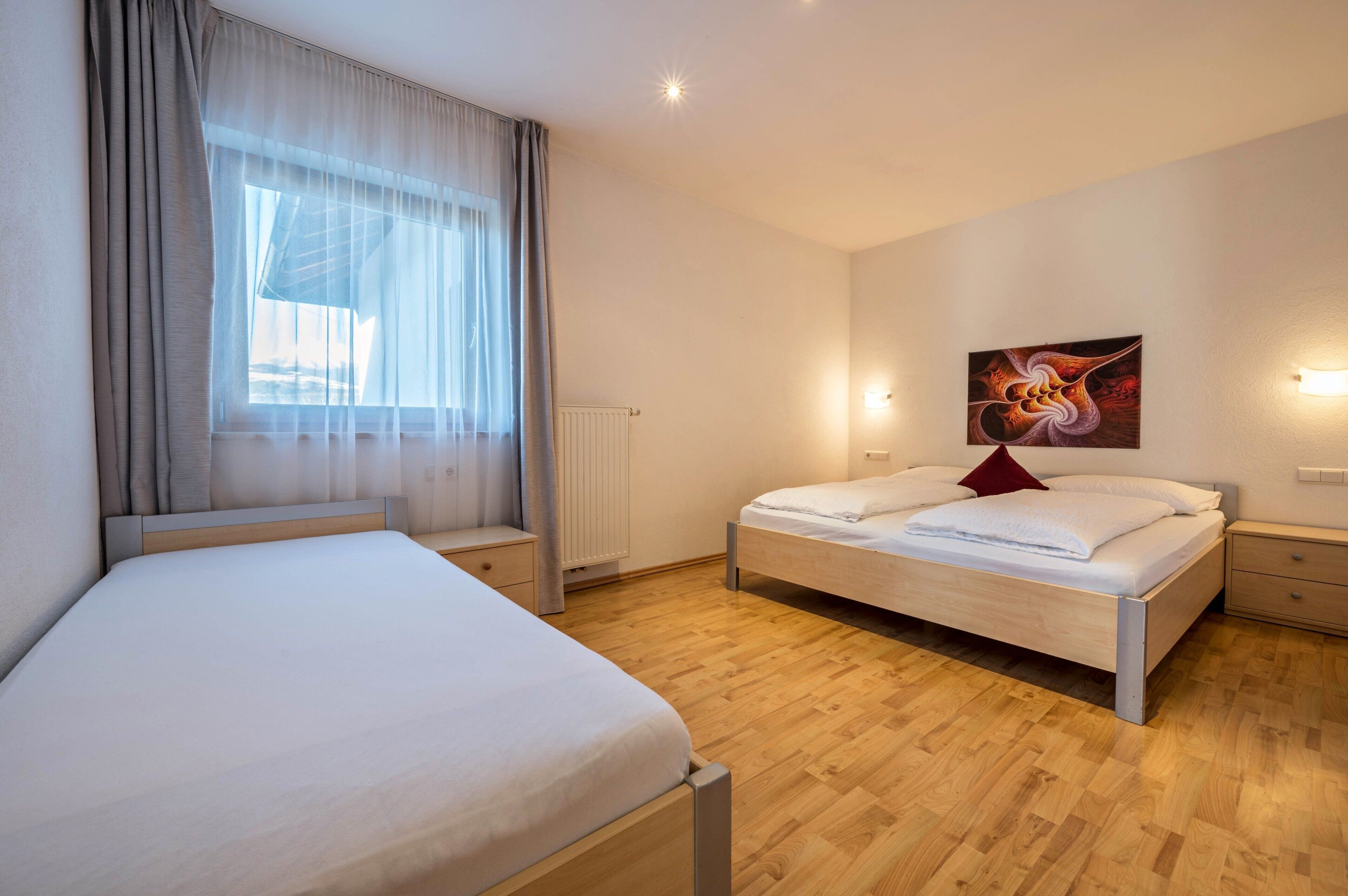 2 室のベッドルーム、アイロン / アイロン台、WiFi (無料)、ベッドシーツ