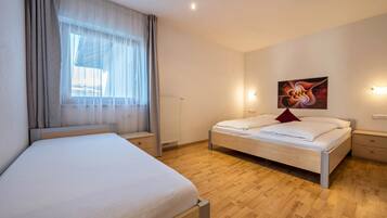 2 dormitoris, planxa i posts de planxar, wifi gratuïta i roba de llit