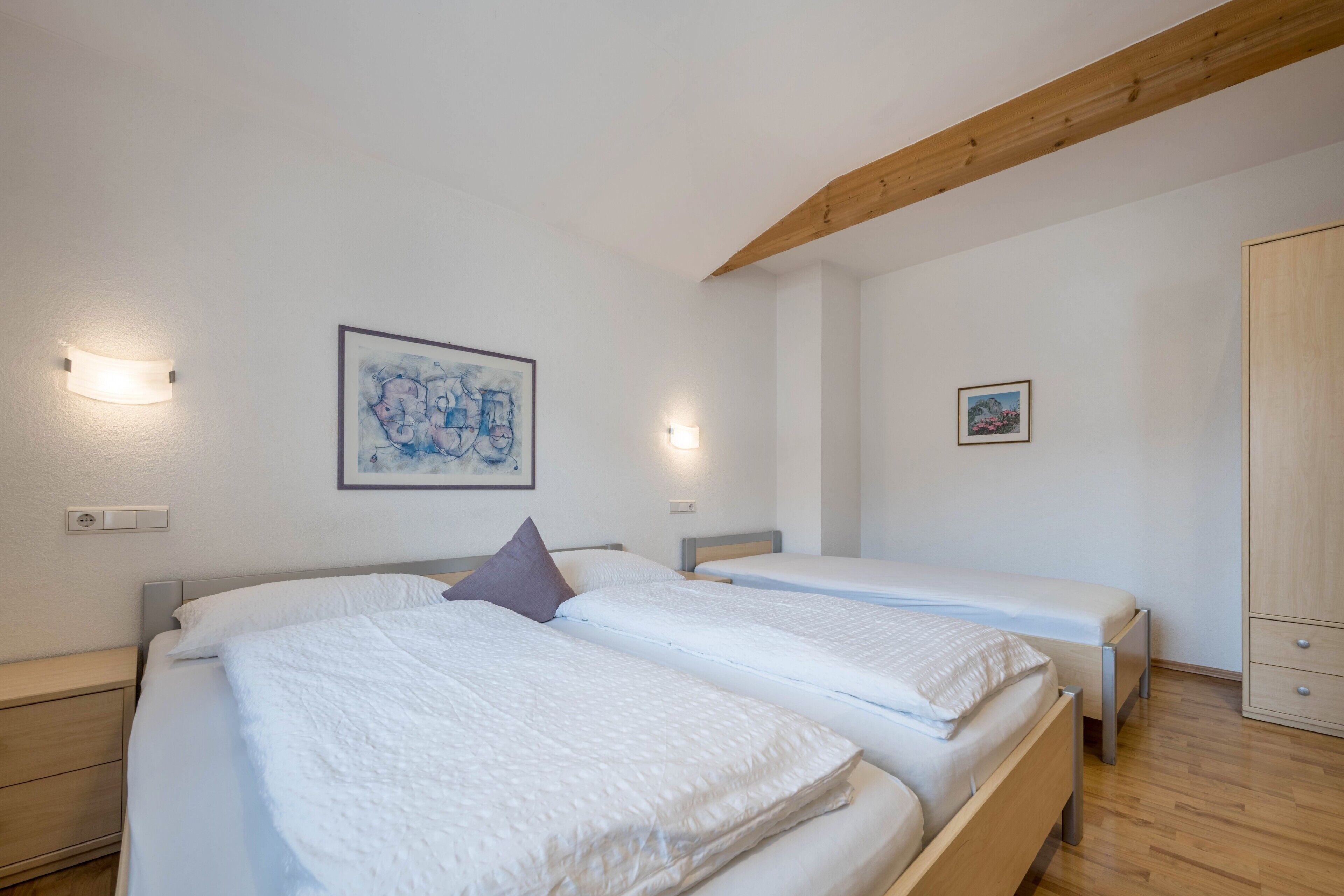 2 室のベッドルーム、アイロン / アイロン台、WiFi (無料)、ベッドシーツ