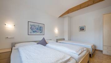 2 dormitoris, planxa i posts de planxar, wifi gratuïta i roba de llit