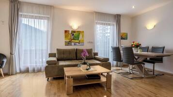 Télévision, table de tennis de table