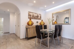 Dining - Apartment "Villa Mar del Plata" with Shared Pool, Wi-Fi, Garden & Terrace (Fuengirola)